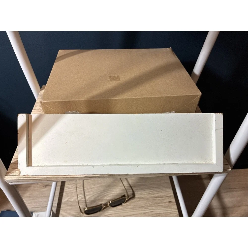 The Unbranded Brand 12 white